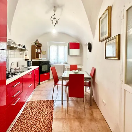Hostdomus - Cassi Apartment