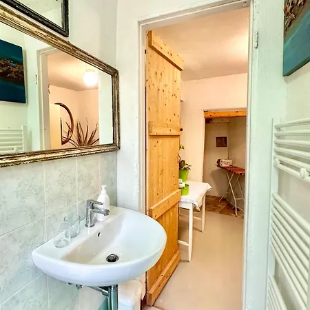 Hostdomus - Cassi Apartment